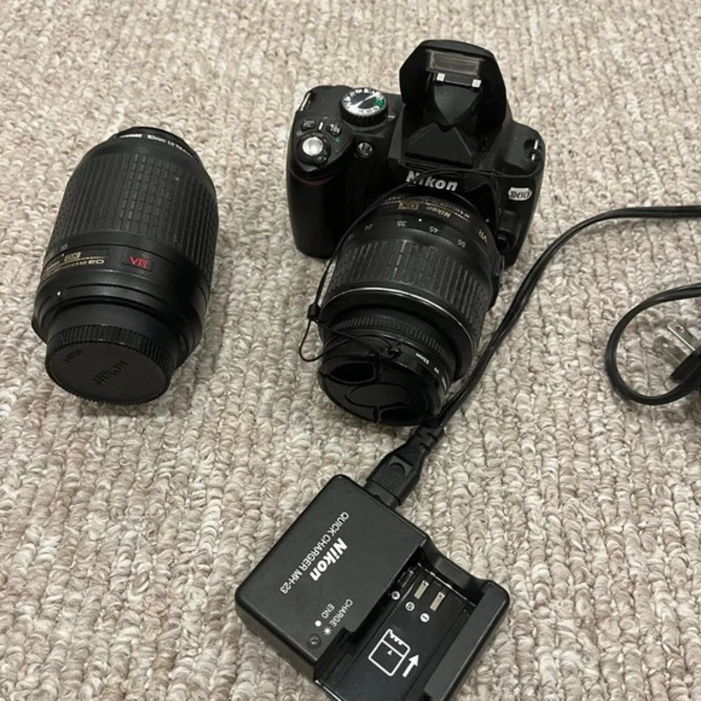Nikon D60 10.2MP Digital SLR Camera + 55-200mm AF-S Nikkor 1:4-5.6 VR + …‎